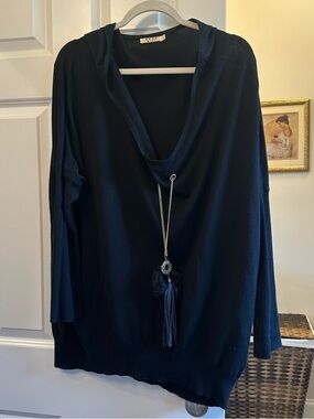 💕Luxe Moda black tunic over sized with tassels sz L💕